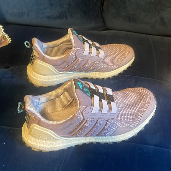 Adidas Ultraboost running shoes - Picture 4 of 7